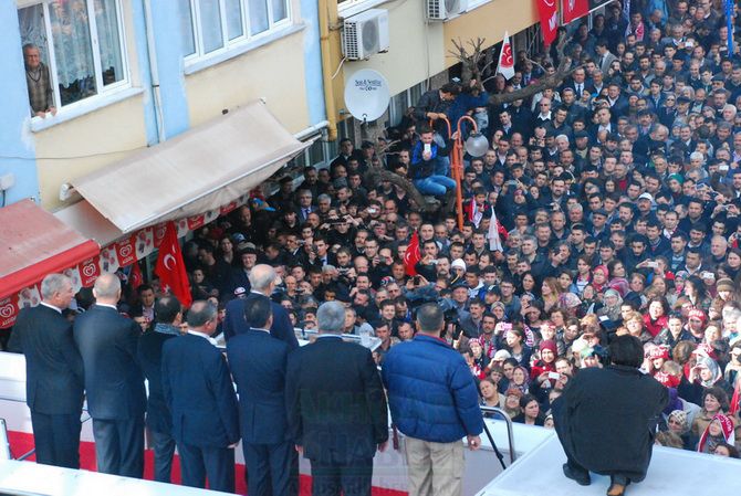 MHP LİDERi DEVLET BAHÇELİ AKHİSARLILAR İLE BULUŞTU